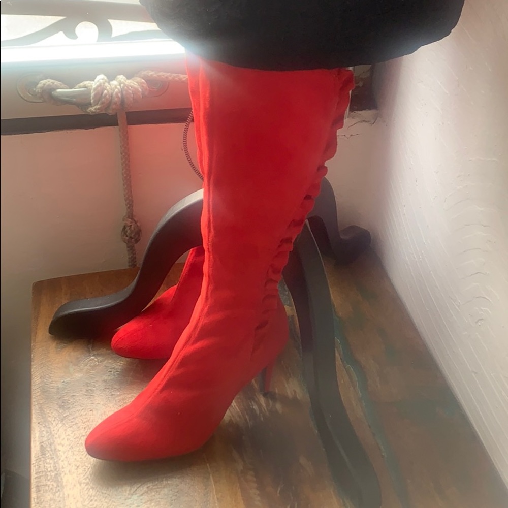 Boots size 6M